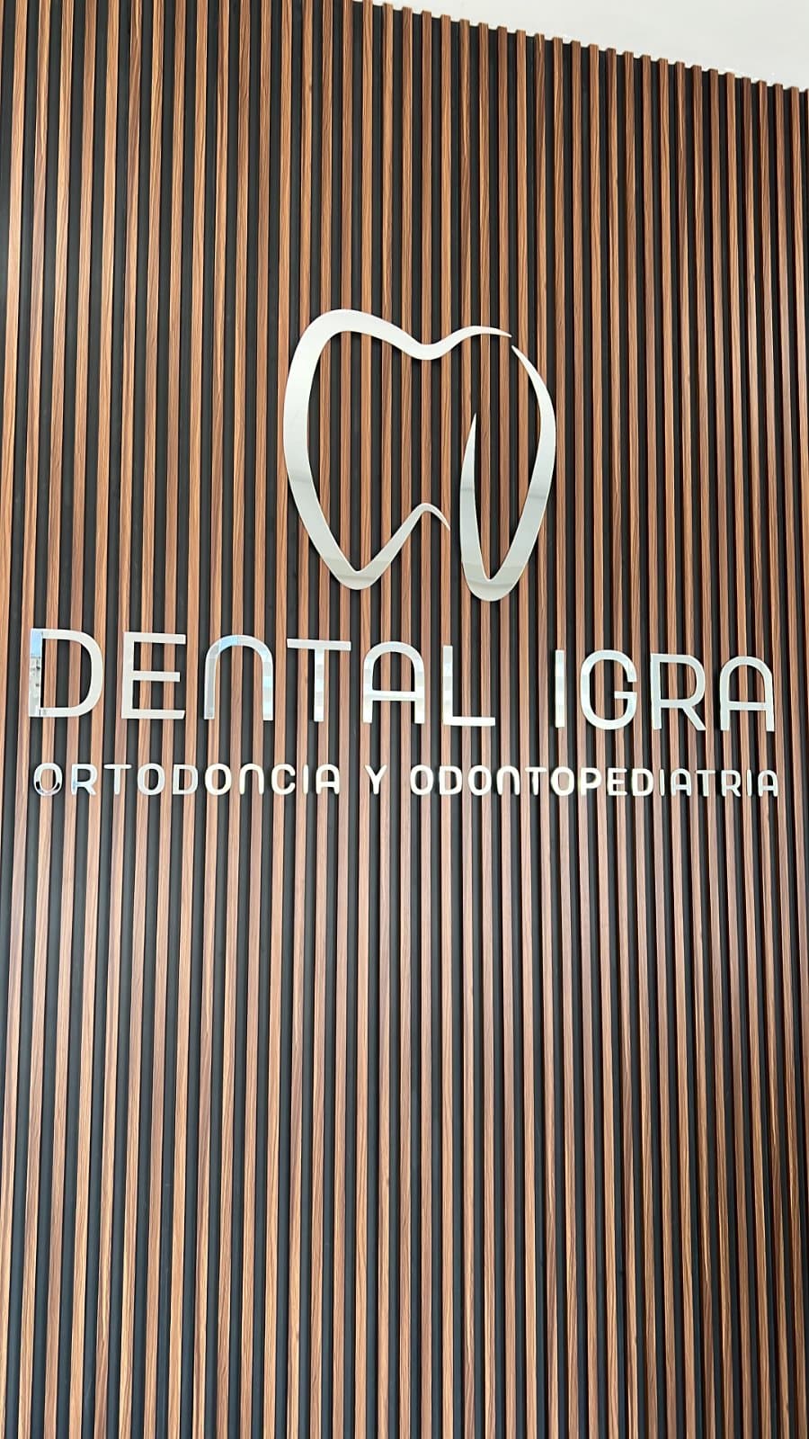 Letrero personalizado hecho por Luaser para Dental Igra