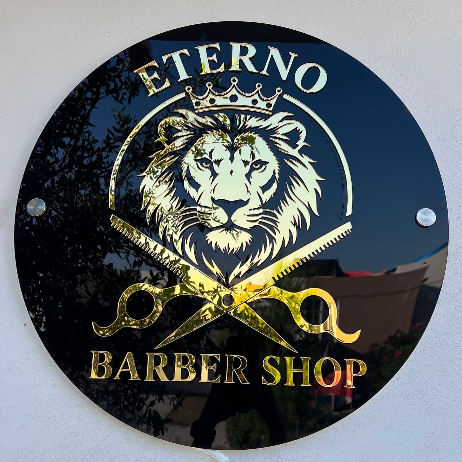 Letrero personalizado hecho por Luaser para Eterno Barber Shop