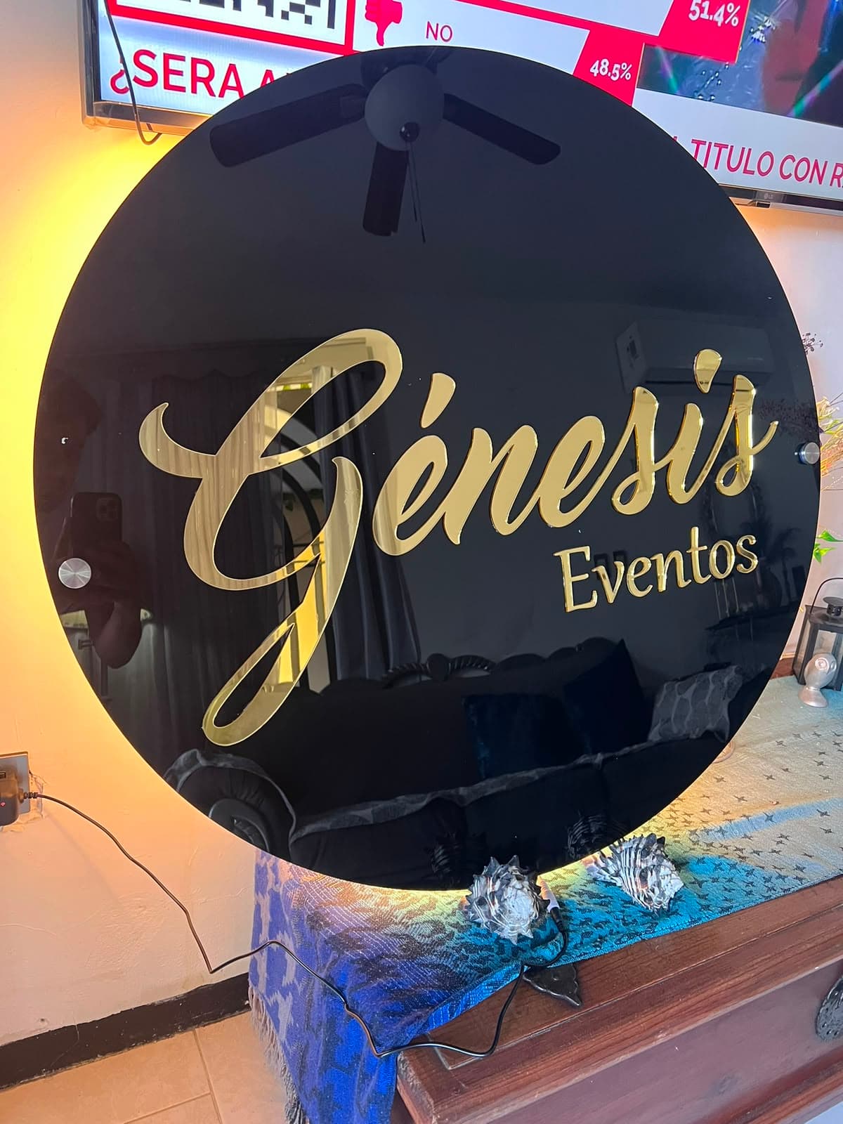 Letrero personalizado hecho por Luaser para Génesis Eventos