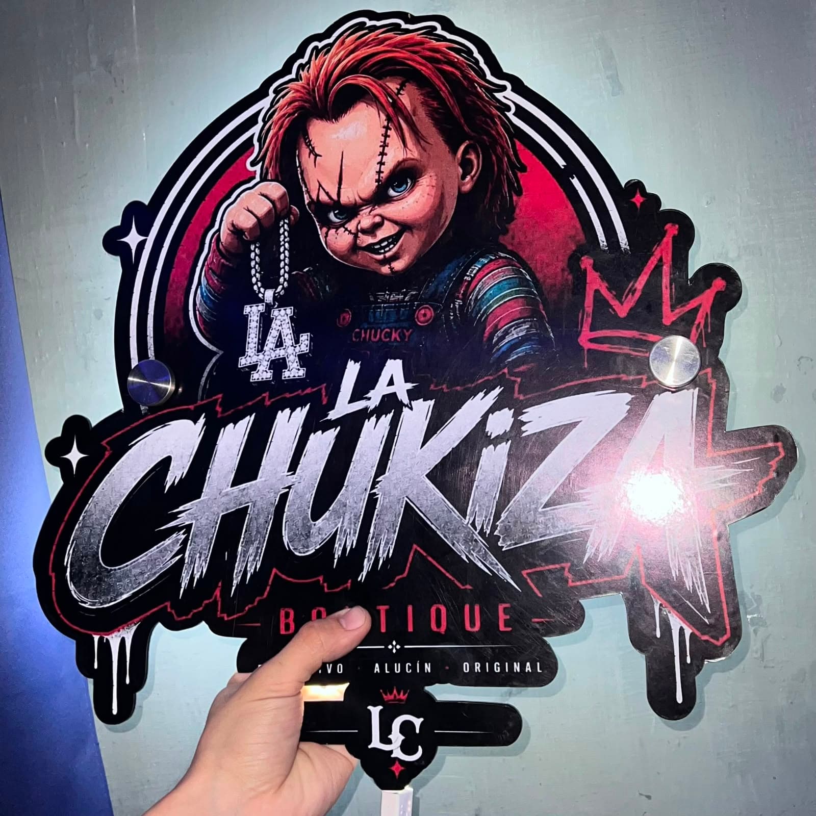 Letrero personalizado hecho por Luaser para La Chukiza Boutique