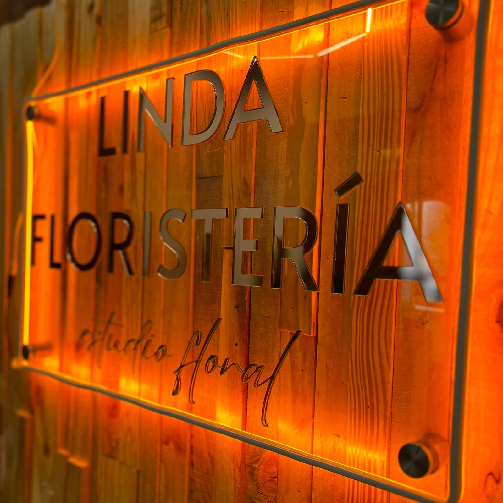 Letrero personalizado hecho por Luaser para Linda Floristería
