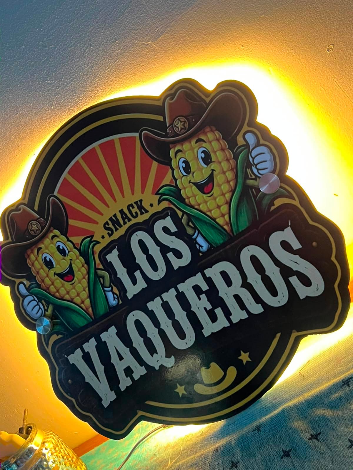 Letrero personalizado hecho por Luaser para Snack Los Vaqueros