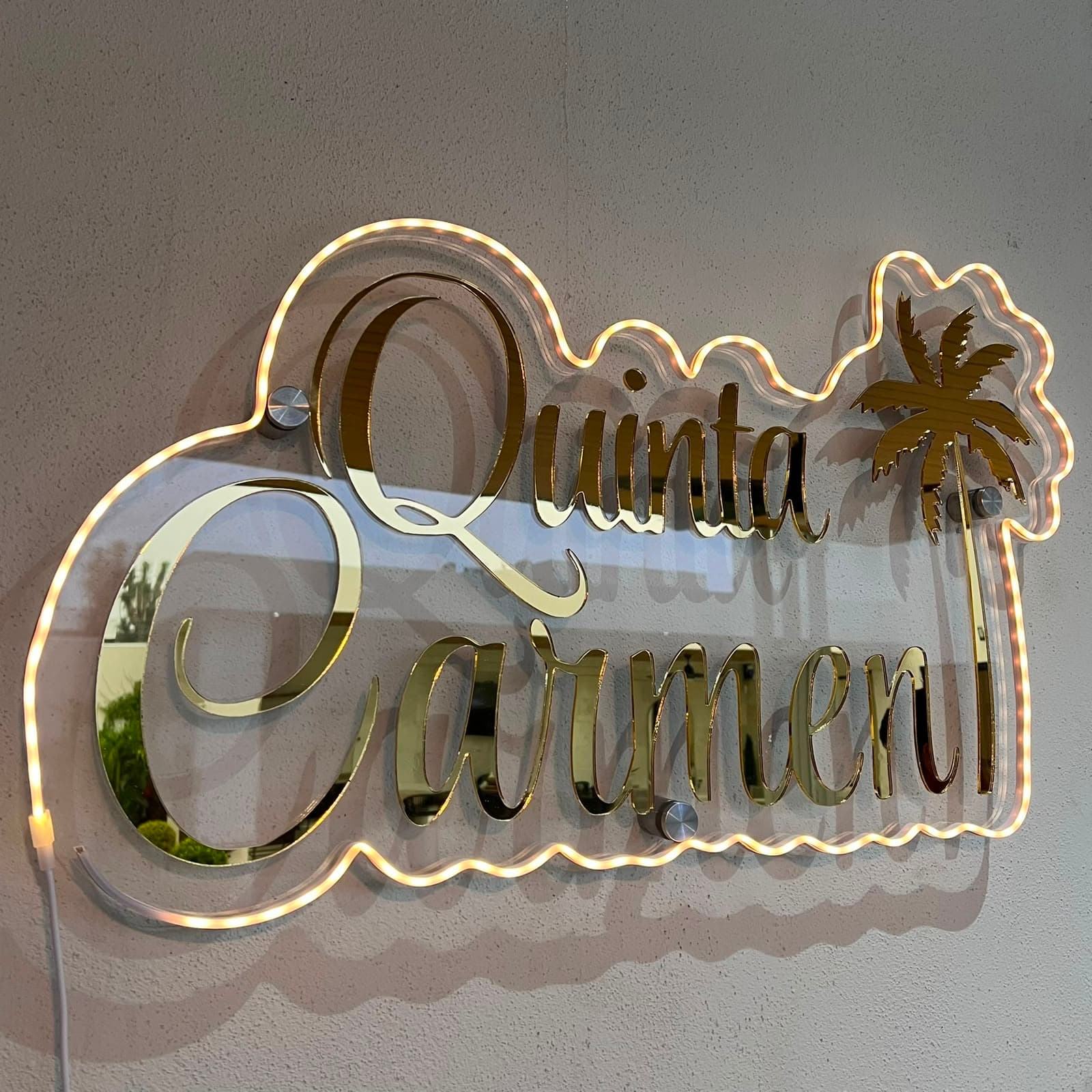 Trabajo real de Luaser: letrero de Quinta Carmen